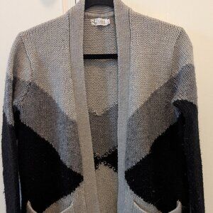 Carve gray and black cardigan size XS